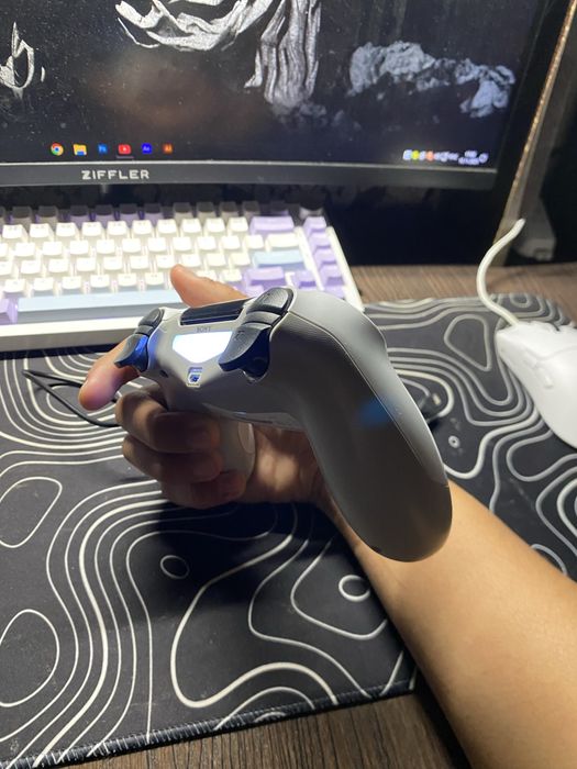 Геймпад Джостик ps4, почти не использованная, качественный материал