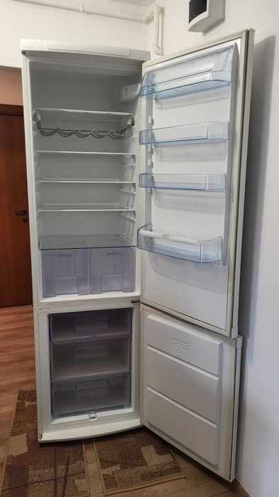 Vând combină frigorifică Electrolux