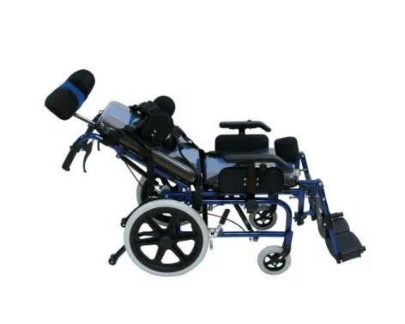 Продам совершенно новую детскую инвалидную коляску.
