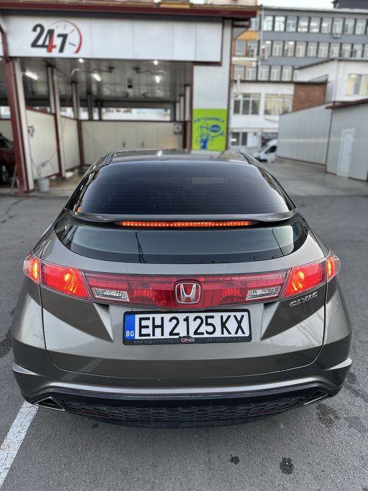 Продавам Honda Civic 1.8