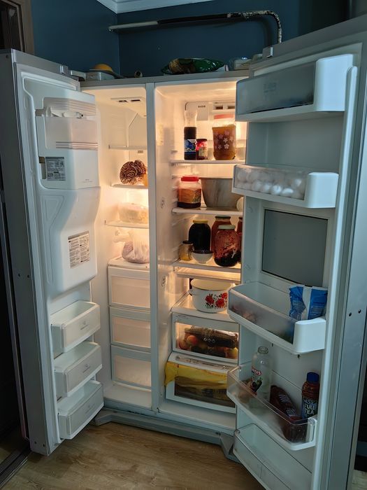 Холодильник большой