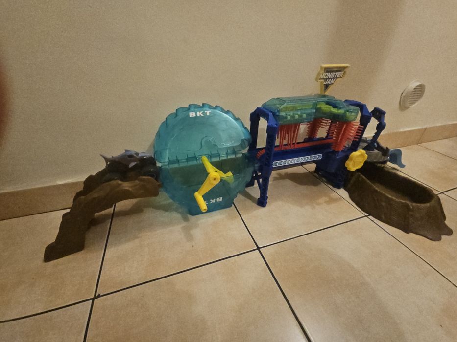 Vând Spălătorie Monster Jam