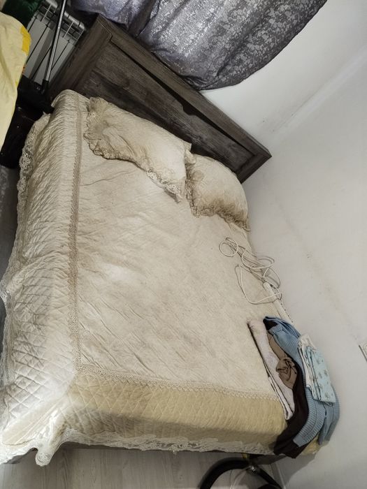 Продается двухспальная кравать комод 2 тумба