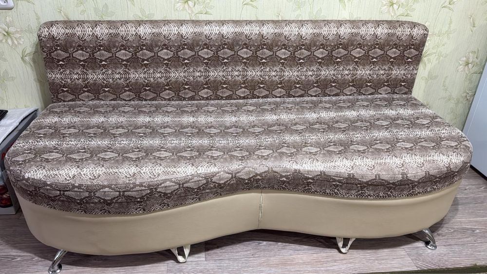 Диван  в хорошем состояний