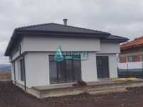Едноетажна къща 160 м2 с двор в гр.Костинброд, кв.Зора. Отлична