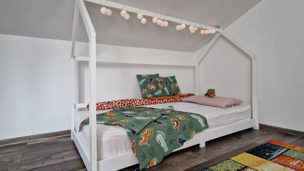 Pat Montessori tip căsuță 200×90, saltea (ca nouă)