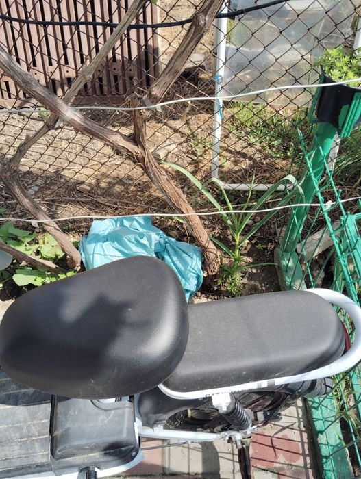 Scuter electric cu pedale nou nouț la un preț de nimica