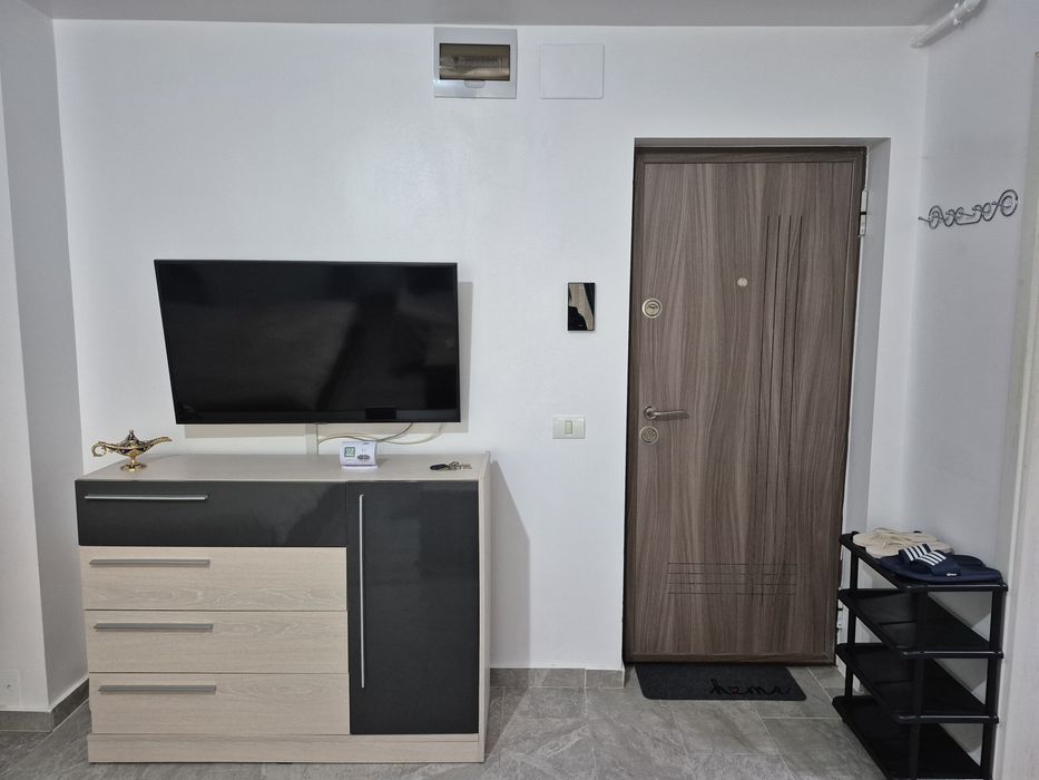 Închiriez studio zona Hanul cu Pește