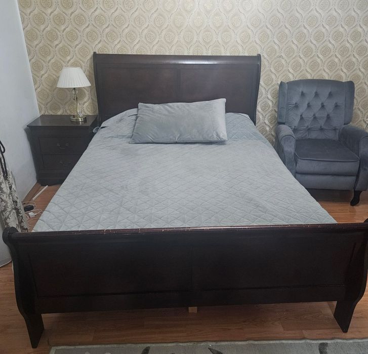 Vând pat + saltea  , 155 cm × 200 cm