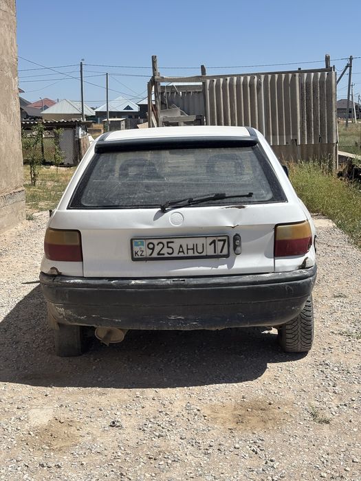 Opel Astra 1992 белый хэтчбек 1.8