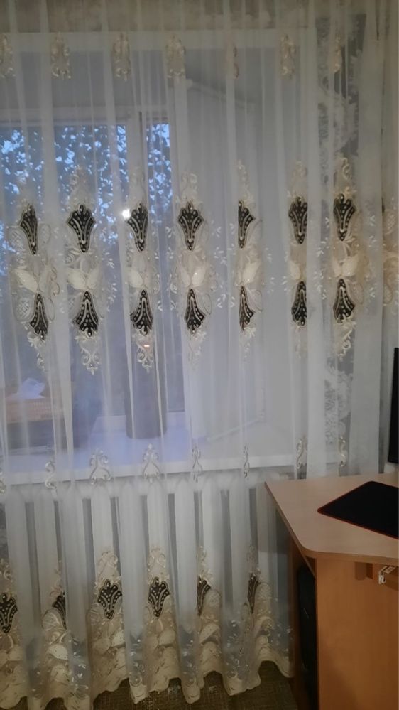 Тюль для зала в хорошем состояний