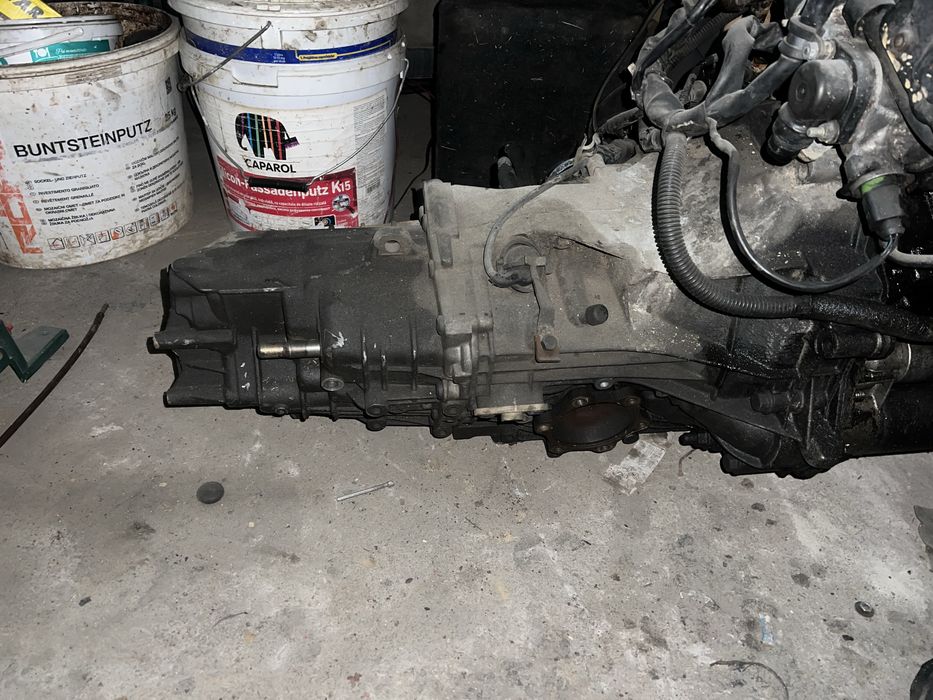 Cutie audi a 4  1.9tdi 5trepte