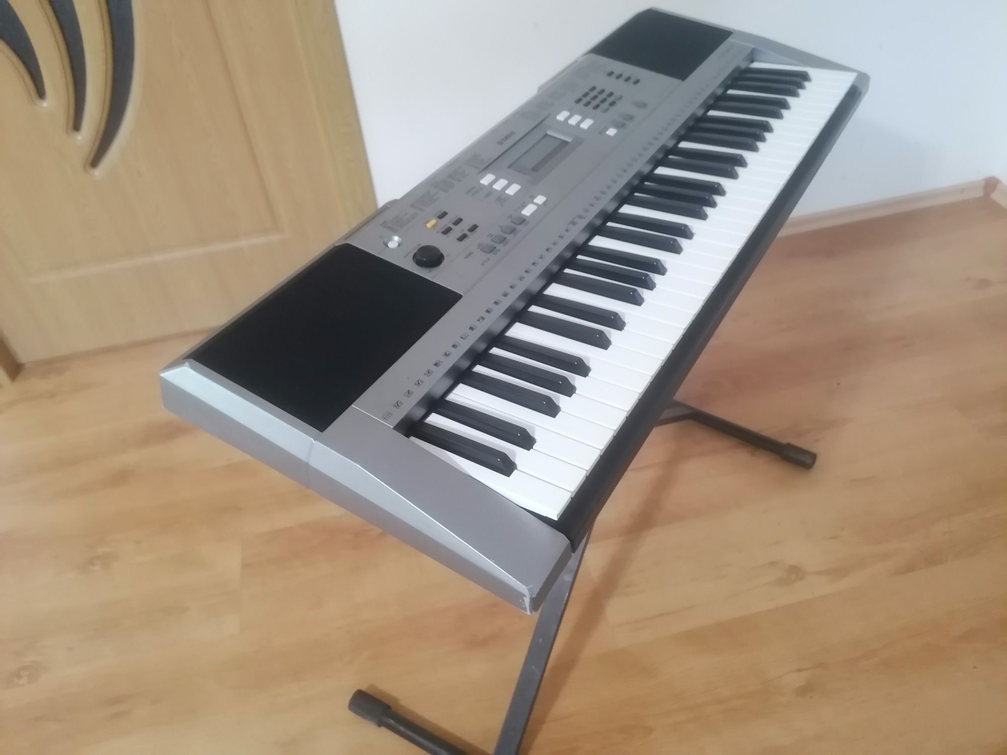 YAMAHA PSR E-353 USB stereo Display iluminat
