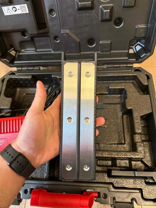 Nivela Laser Milwaukee M12 CLLP-301C