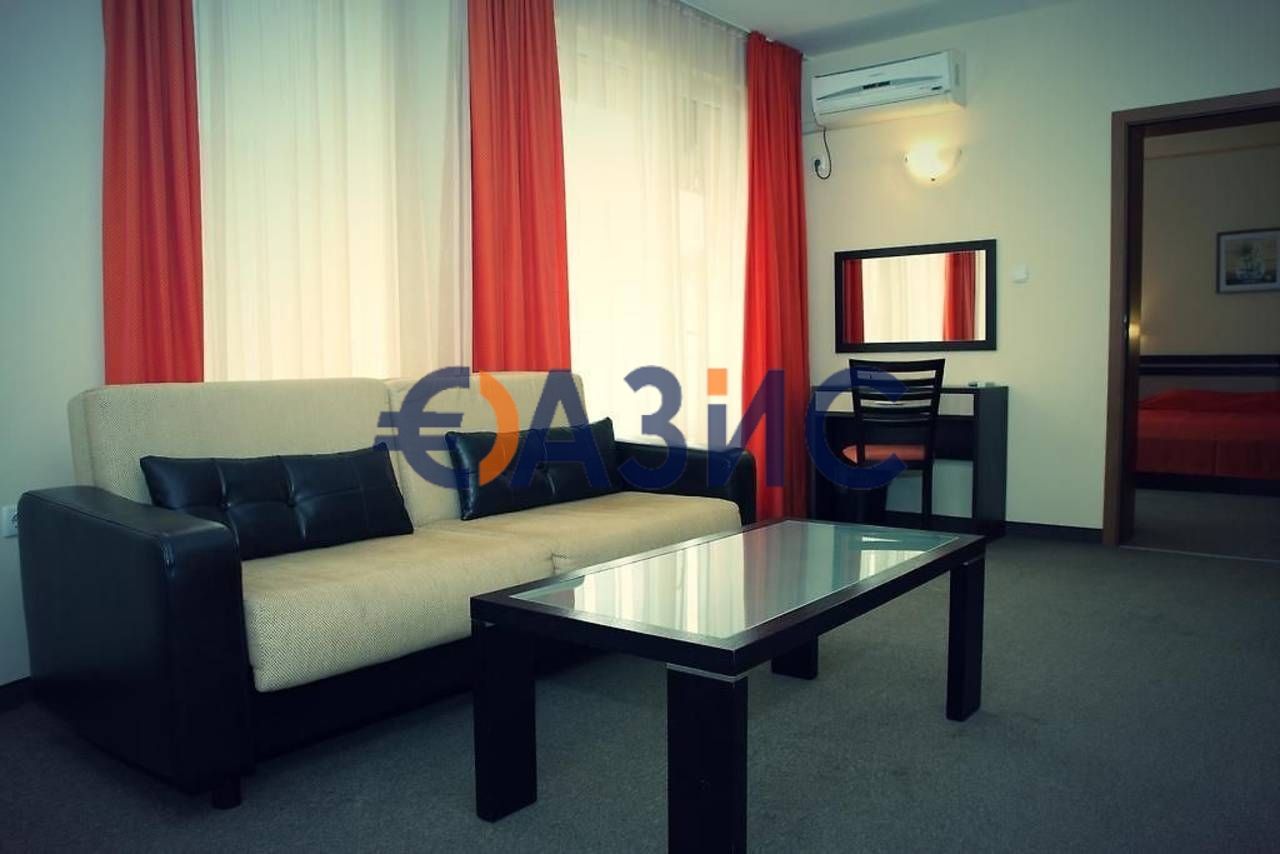 Действащ хотел в Несебър, кв. Аурелия, РЗП 885 кв. м,