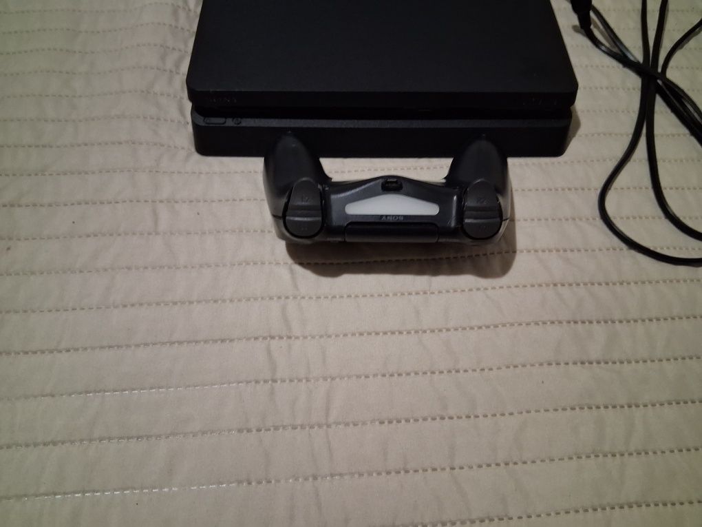 PLAYSTATION 4 Slim 861.4 gb