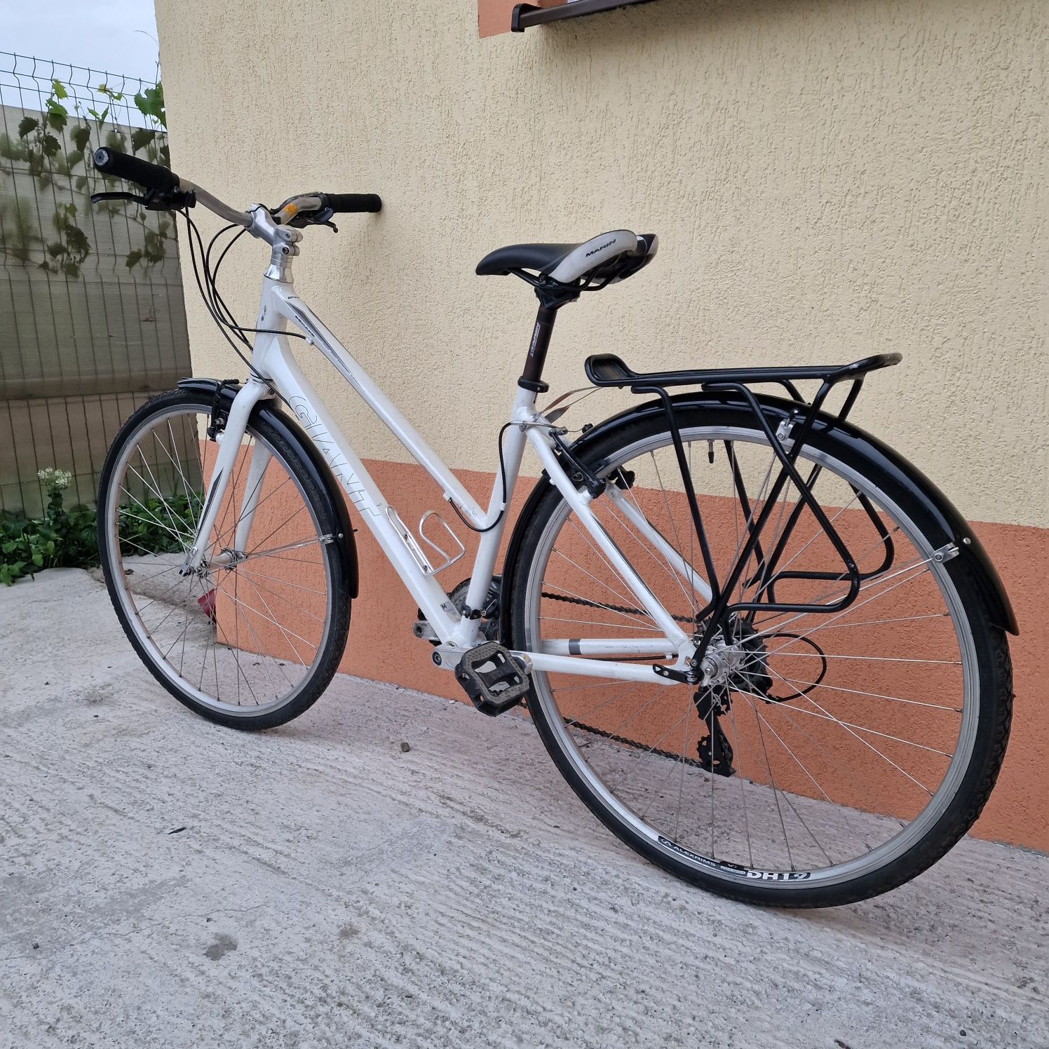 Bicicleta giant cadrul din aluminiu dimensiune roți  28"