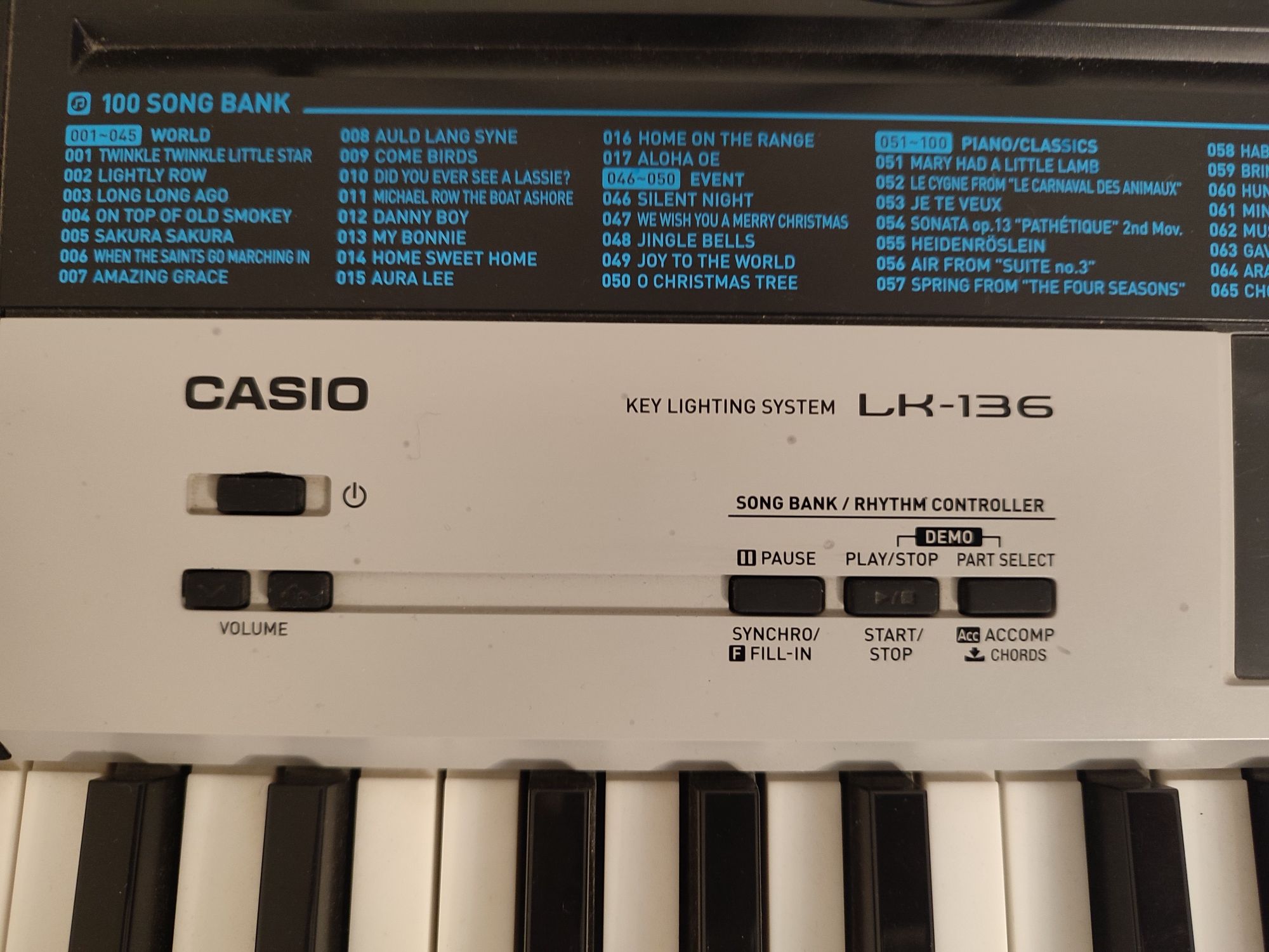 Синтезатор Casio LK-136