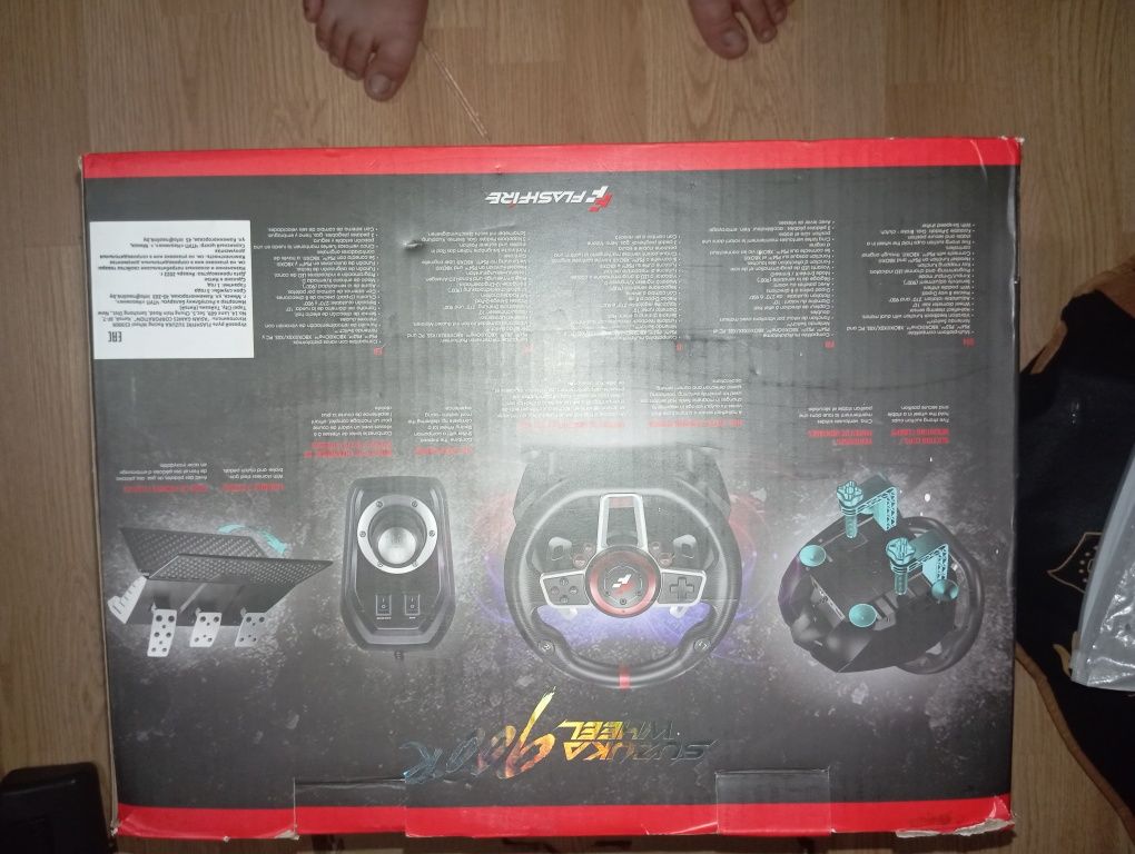 Игровой руль хорошем состоянием