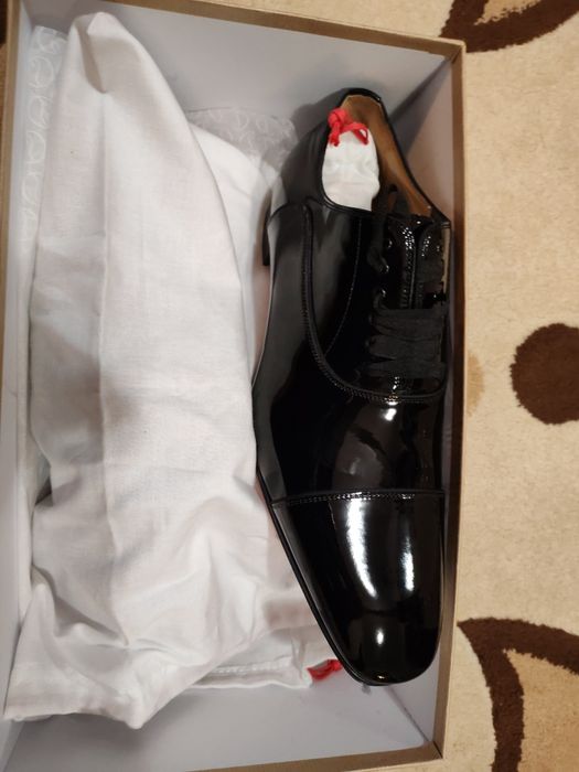 Pantofi Christian Louboutin bărbați  piele lăcuită neagră Nr 43/5