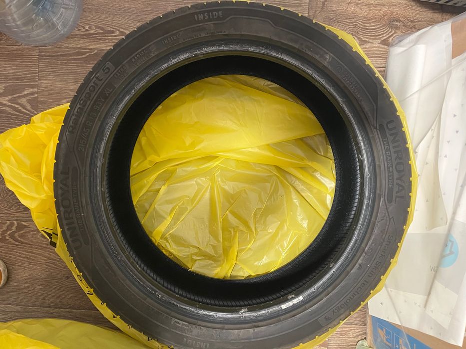 Продава 4 летни гуми Uniroyal Rainsport 5 215/45/18