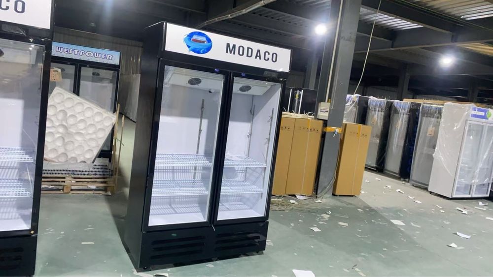 Vitrina frigorifica cu 3 usi pentru sucuri