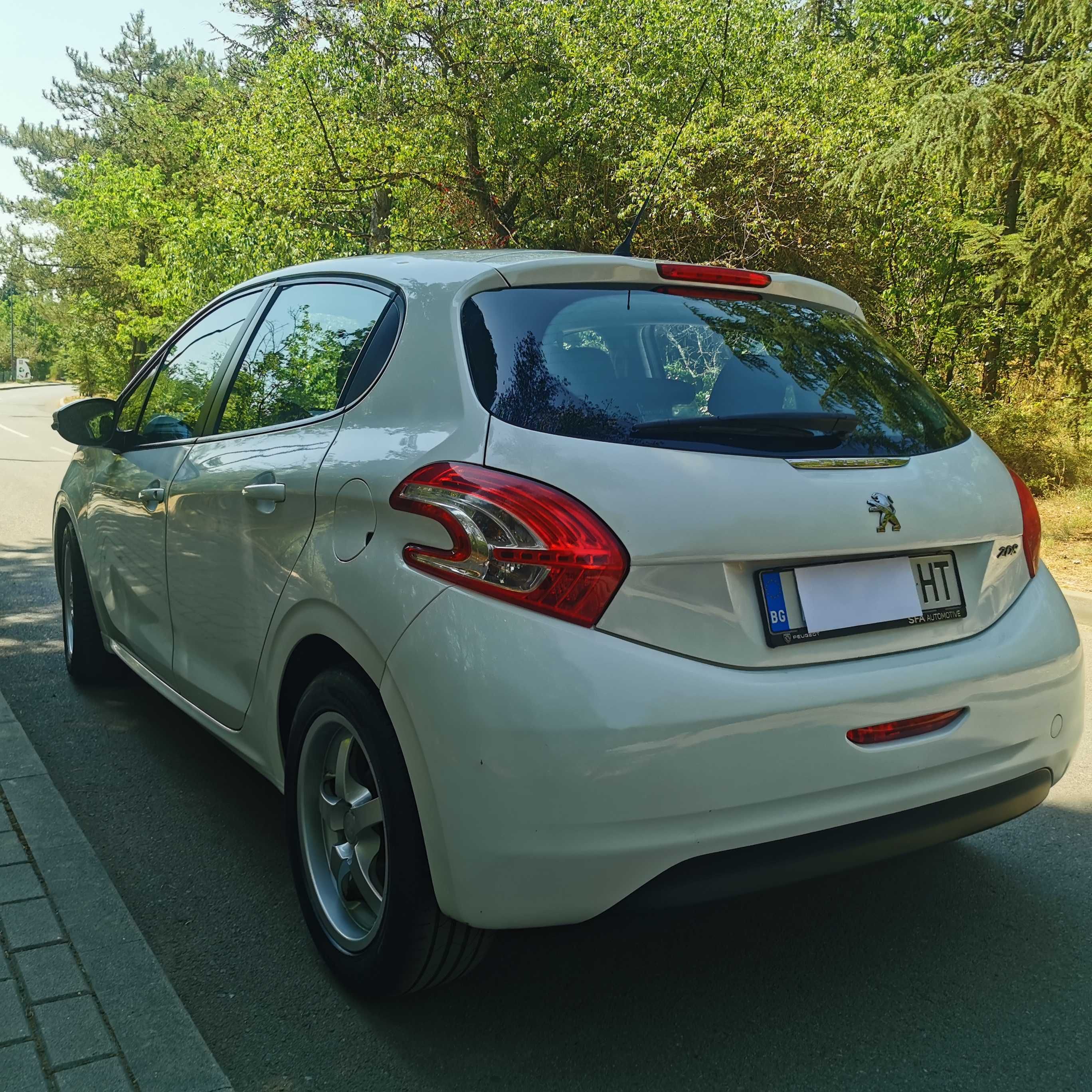Peugeot 208, 2014 За витрина