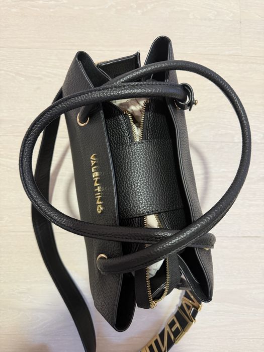 Чанта Valentino.