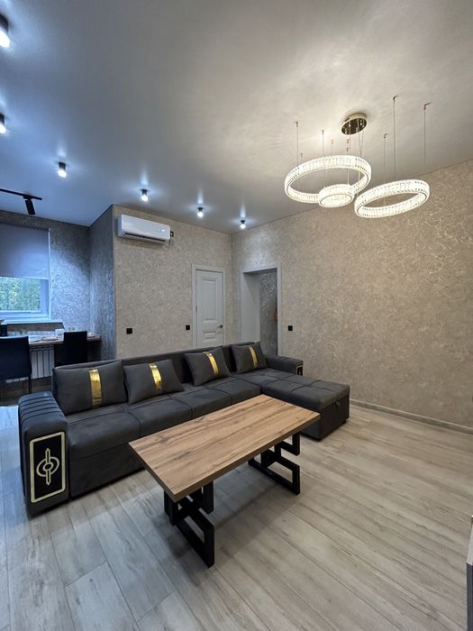 Новые люкс апартаменты в центре! На набережной Иртыша