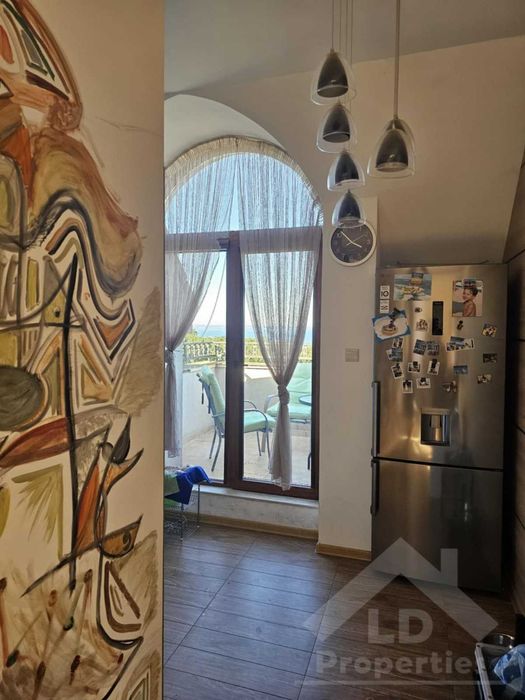 Многостаен апартамент с гледка към морето в к.к.Чайка