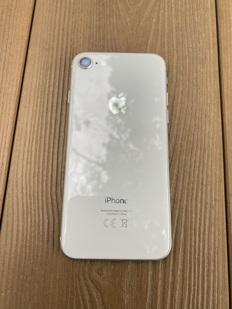 IPhone 8 64 гб Белого цвета