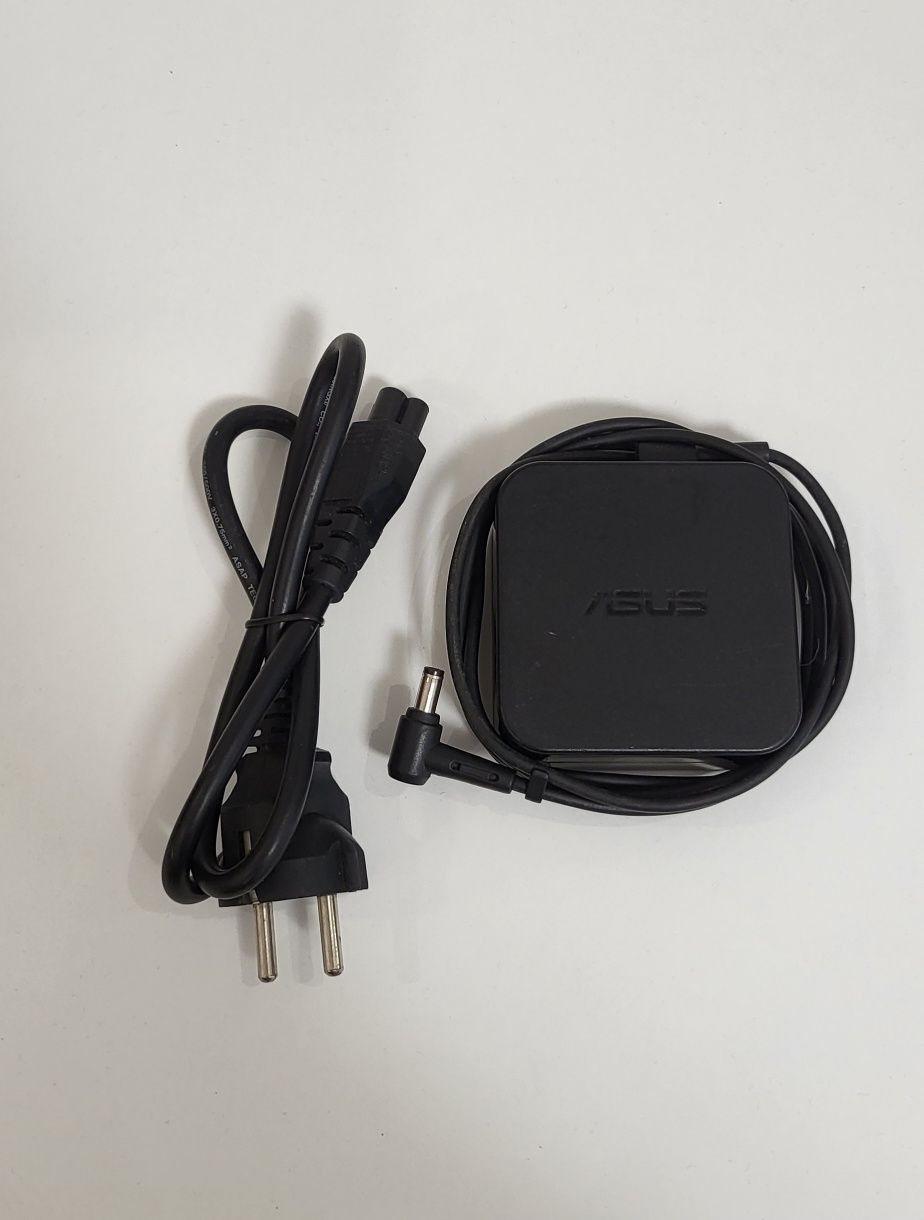Încărcător ASUS original 19V 3.42A, ca nou, nefolosit