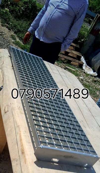 Trepte zincate galvanizate cu prindere pe suruburi