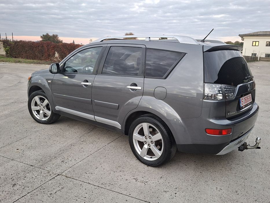 Mitsubishi Outlander 4WD 7LocuriXenonPiele