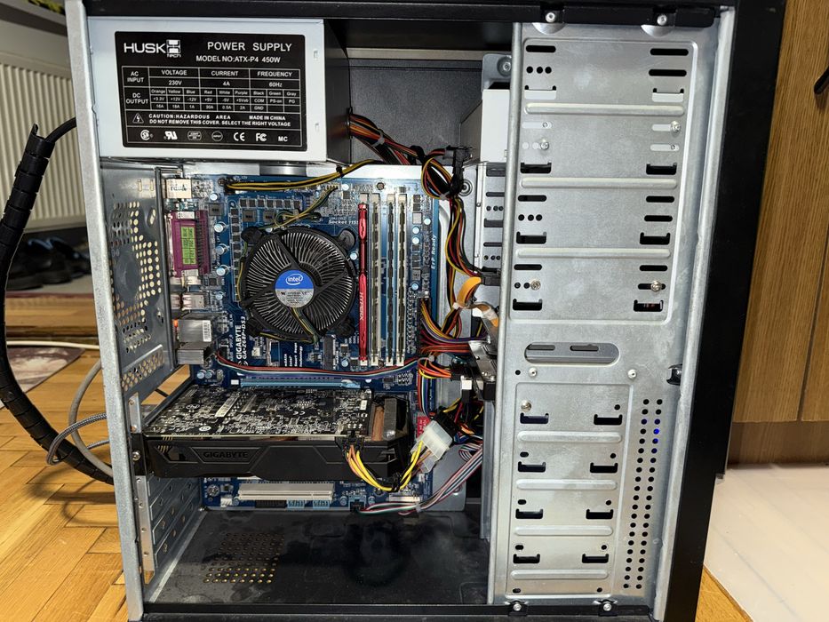 Pc intel i5 3470, 12gb ram, Amd rx 560 2gb, ssd 256gb, hdd 1tb.