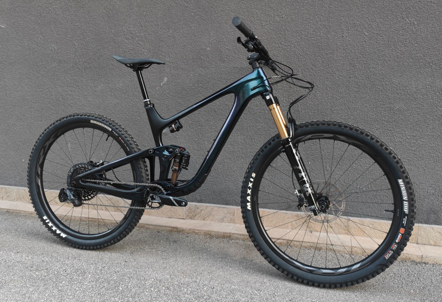 Нов Карбонов Велосипед 29" Giant 1х12 Sram Gx Fox Valve Live Bluetooth