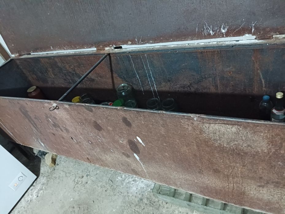 Темир сандик сотилади