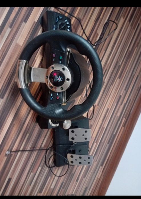 Vând volan cu pedale, gaming series.