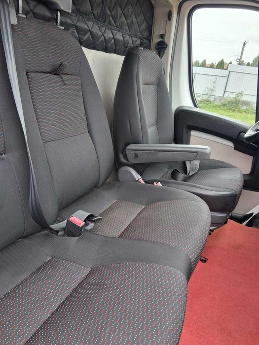 Vând autoutilitară Peugeot Boxer