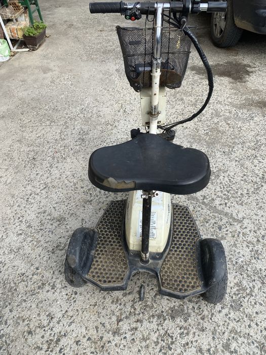 Продавам електрическа триколка във добро състояние