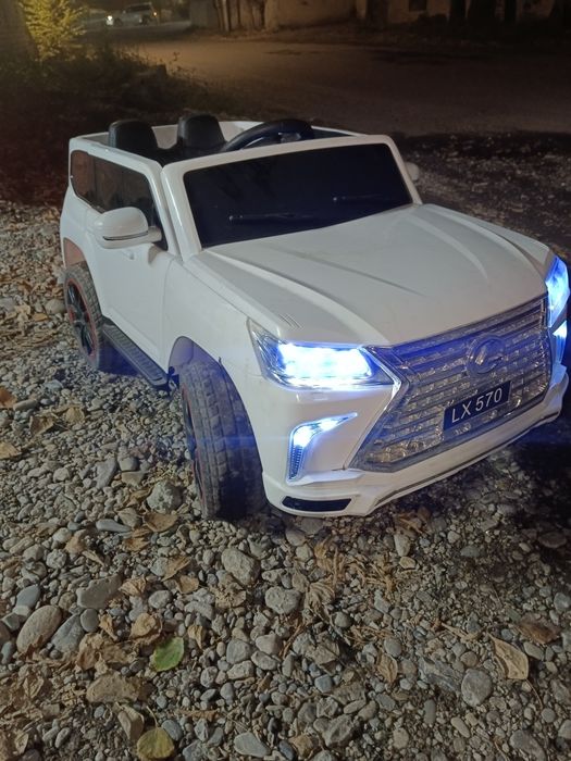 Детская машинка Лексус 570