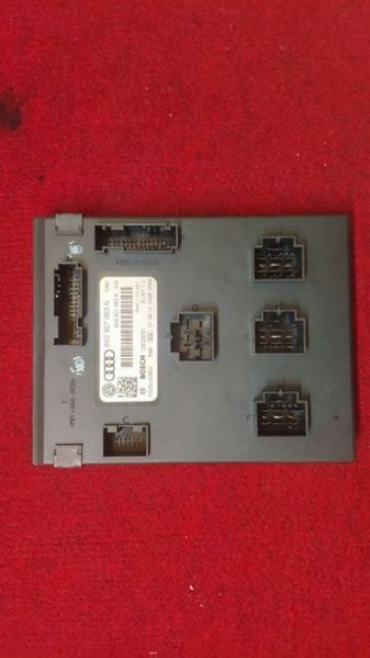 Модули компютри датчици релета управления усилватели за Audi A4 B8