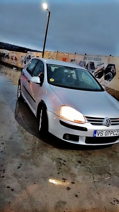 Vând Golf 5  / 1.6Fsi