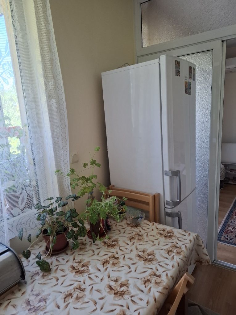 Давам под наем тристаен в кв.Студ.град дългосрочно