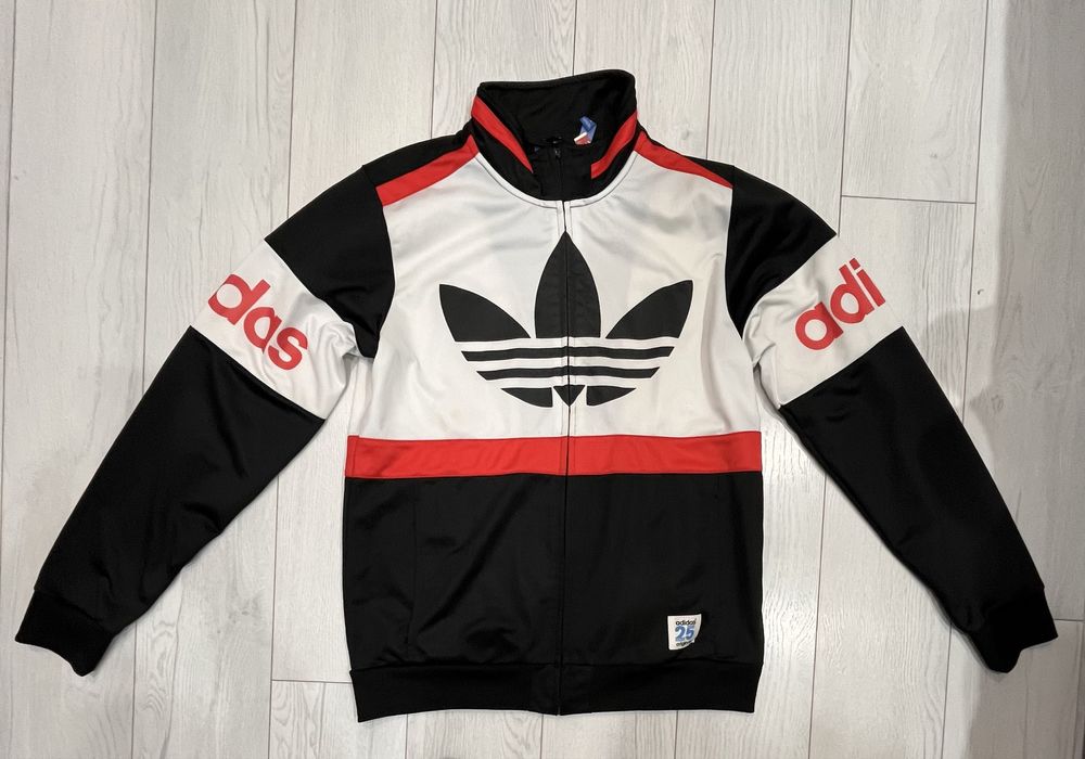 кофта адидас.