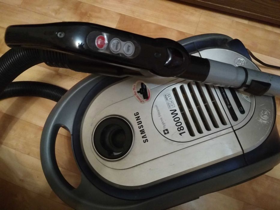 Пылесос Самсунг комплекте! 1800 вт. мощный малошумный!