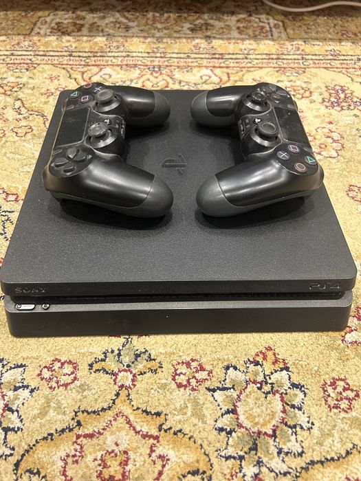 PS 4 продам с играми