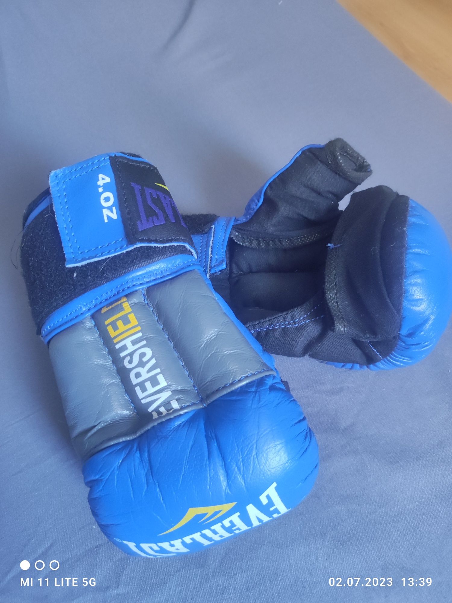 Продам перчатки для единоборств Everlast