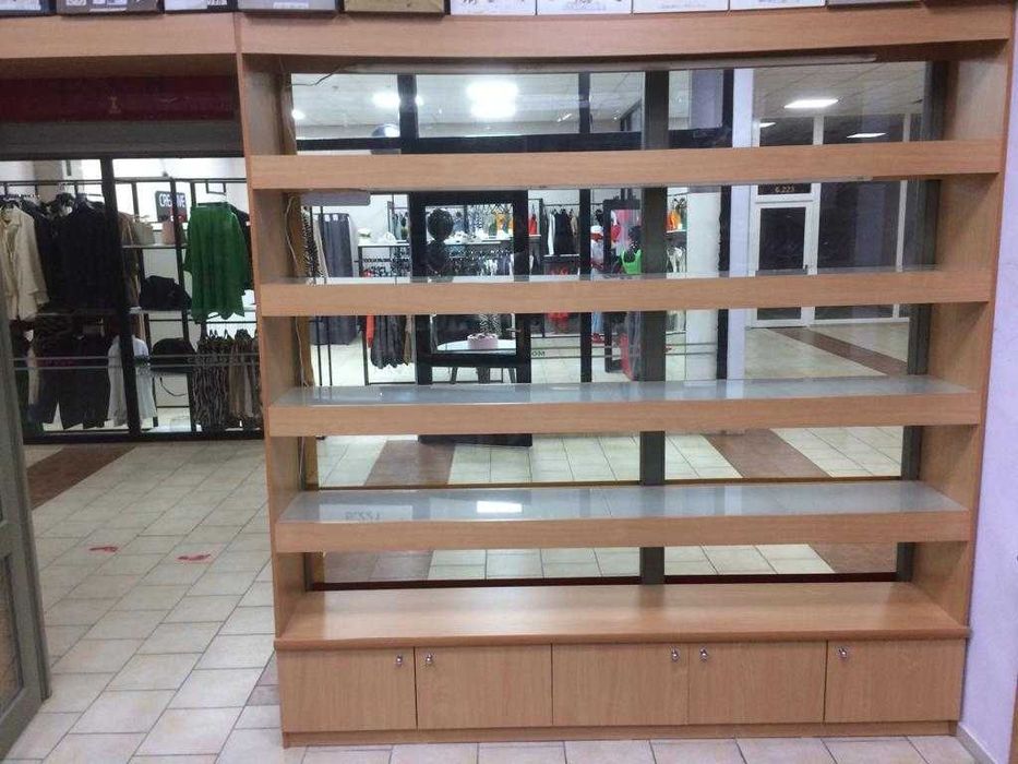 Стеллажи витражные , с подсветкой .