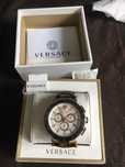 Часовник Versace оригинален